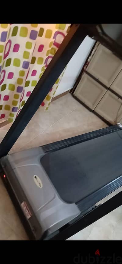 مشاية رياضية Vigor ADT850 قابلة للطي 2 حصان حالة ممتازة