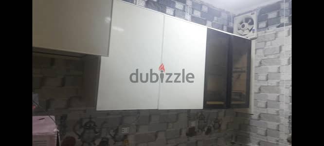 مطبخ جديد لم يستخدم لونه اوف ويت ٥ قطع بدون رخامة