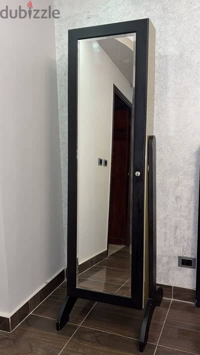 مراية طويلة 180×50 سم بحالة ممتازة