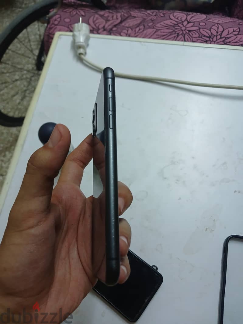 Apple - iPhone 11 4
