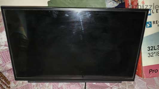 شاشة توشيبا ٣٢ بوصه full HD سليم رسيفر داخلي حالتها زي الجديدة