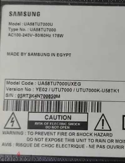 للبيع شاشه سامسونج 58 4k بحاله الزيرو بها خط مش باين بالطول