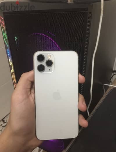 iPhone 11 Pro بالعلبه