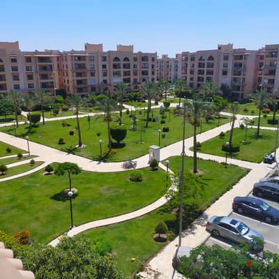 للايجار بالرحاب شقة 276 م 4 نوم ، بحرى موقع مميز على حديقة بها تشطيب خاص بالحمامات