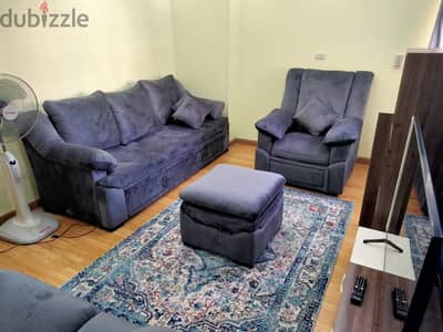 لدواعي السفر  طقم أنتريه مودرن كنبة سرير ولايزي بوي دمياطي  –مستعمل