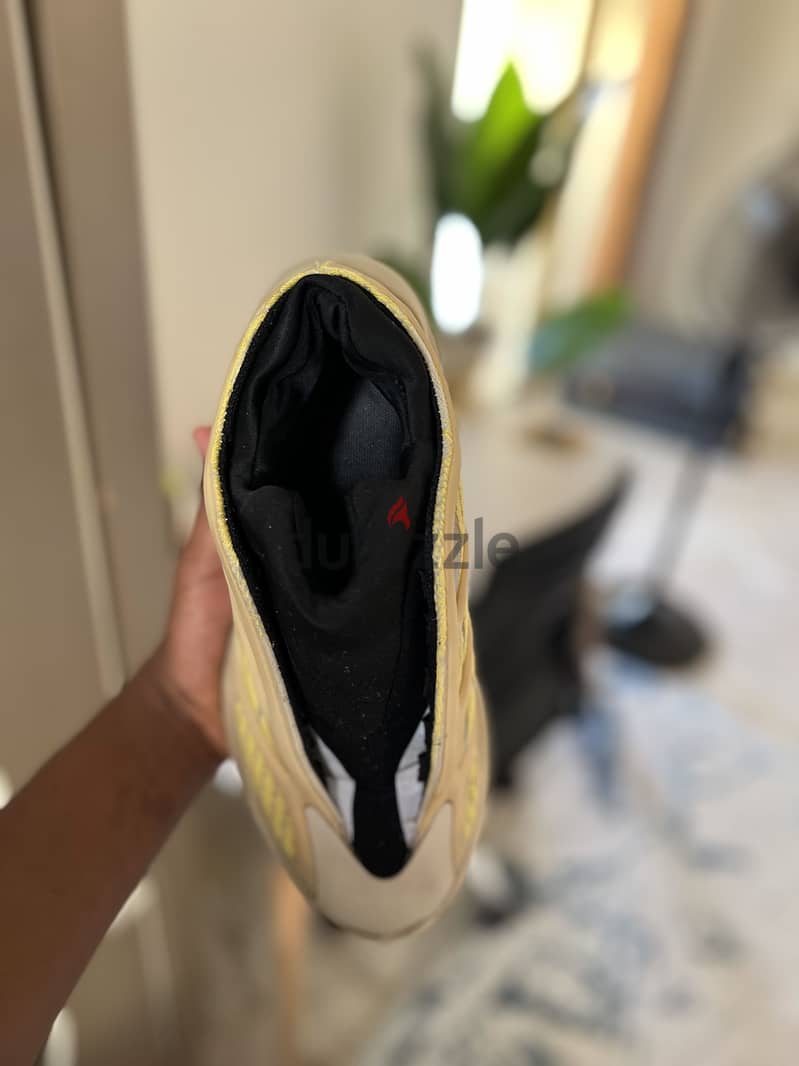 Yeezy 700 1