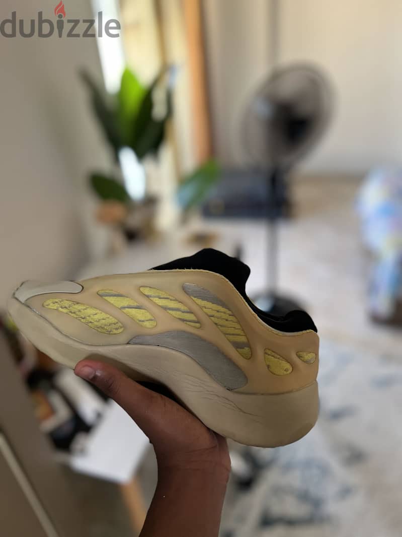 Yeezy 700 2