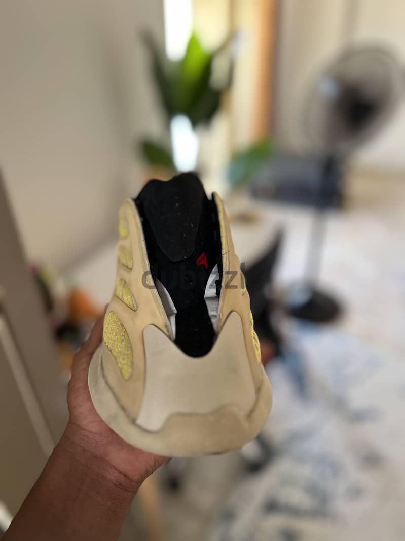 Yeezy 700 4