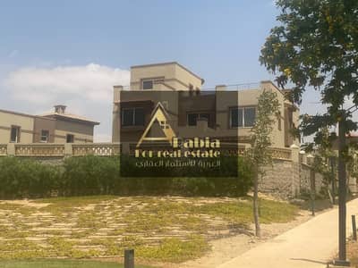 فيلا مستقلة للبيع بإطلالة مباشرة على البحيرة في Palm Hills Katameya PK1