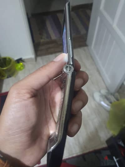 Motorola V3i & Razr K1 موبايلين