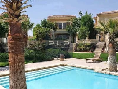 أقل سعر فيلا مستقلة ريسيل متشطبة بالكامل بالتكييفات أستلام فوري بالقرب من الجامعة الامريكية في كمبوند ستون بارك