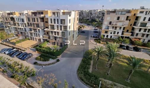 Duplex with garden for sale, fully finished with air conditioning, immediate occupancy in Eastown Sodic, Fifth Settlement, New Cairo