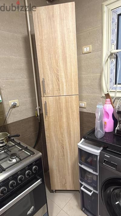 وحدة مطبخ مع وحدة تخزين جديد استخدام سنه فقط