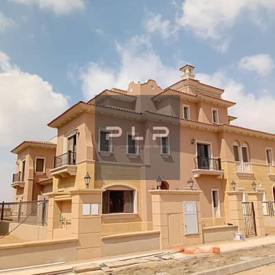 Quattro townhouse for resale, below market price, ready to move in, immediate handover in City Gate Compound, Fifth Settlement, with an open view