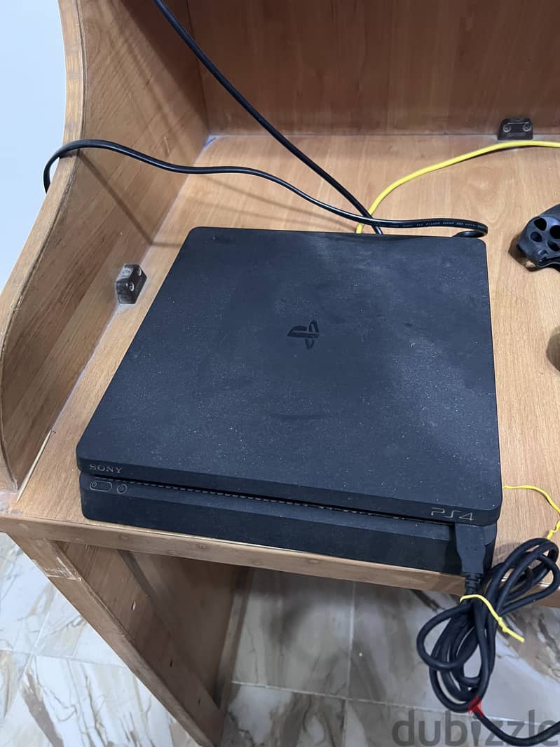 Playstaion 4 Slim 1TP 3