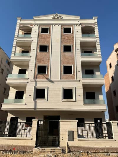 For sale, an apartment in the October Gardens tourist area.