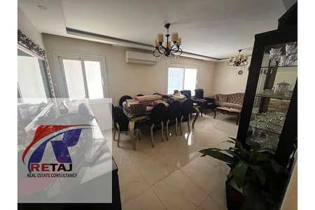 للبيع شقه مسجله شهر عقارى بحصه فى الارض تشطيب الترا فى عمارات اول مايو مدينة نصر