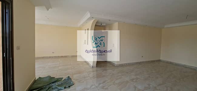 Administrative headquarters for rent (fully air-conditioned) Al-Mi'raj Al-'Ulwi. Main street near Carrefour and the ring road, 2nd floor, area 220 square meters