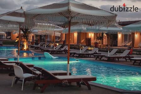 اميز سعر لكابينه مفروشة بالكامل استلام فورى فيو كامل على البحر وال Pool بـ جايا - راس الحكمة - الساحل الشمالى