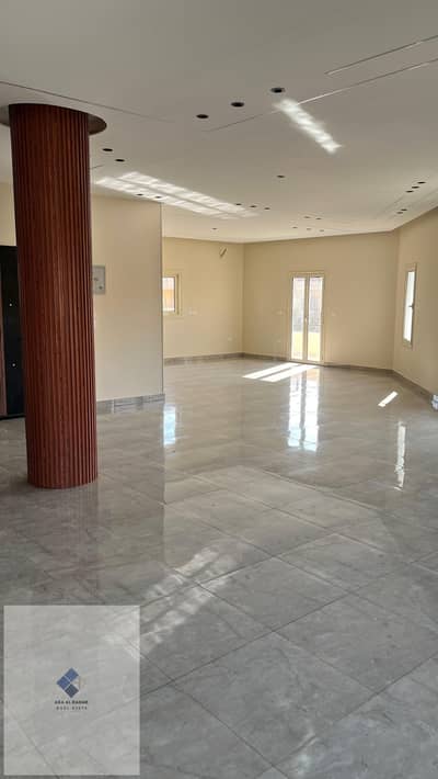 Apartment for rent in the Fifth Settlement, the second neighborhood, an area of 290 meters, 4 bedrooms, Ultra Super Lux finishing, quiet location close to all services, garden view, distinctive green view, and privacy