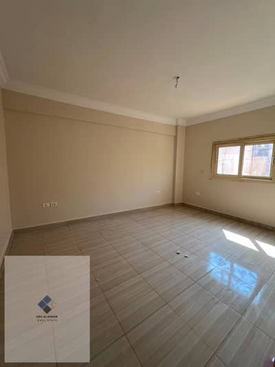 Apartment for rent in the First Settlement, Jasmine Villas 5, area 200 meters, 3 bedrooms, Ultra Super Lux finishing, garden view, prime location close to services and main roads
