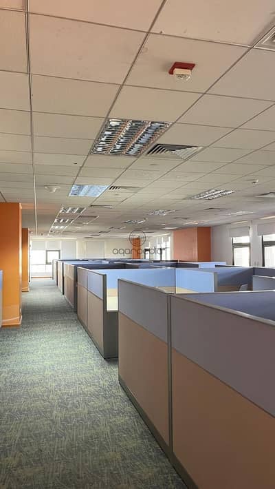Office  إداري مفروش للإيجار في شارع التسعين الجنوبي – منطقة البنوك