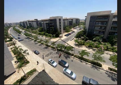 With a very special appearance in the latest stages of my city, the house is 15, ultra-super lux finishing, first occupancy, immediate delivery, ready for immediate occupancy, sale includes the kitchen