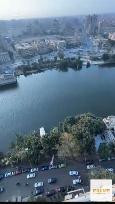 شقة مفروشة للإيجار / الجوهرة المخفيه في الزمالك أروع إطلالة على نهر النيل 300 متر 4 غرف ماستر