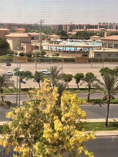 أنا المالك ببيع شقة فاخرة و مميزة جدا في مدينتي B2