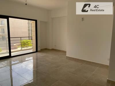 شقه متشطبه بالكامل بالمطبخ والتكييفات في كمبوند فيفث سكويرالمراسم