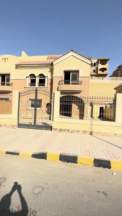 فيلا توين هاوس في ارقى موقع مميز في الخمائل فيو بحري الشيخ زايد مرتفع
