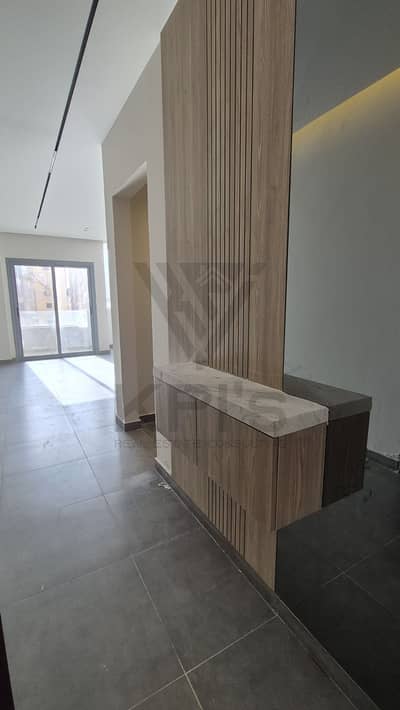 Apartment for sale: immediate handover, ultra-super-lux finish, ready for immediate occupancy. Priced at half its value for a quick sale—spacious 210m