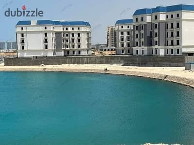 لسرعة البيع شاليه بأقل من سعره علي البحر مباشرة متشطب بالكامل بالتكيفات استلام فوري علي الفرش في داون تاون بالعلمين الجديده