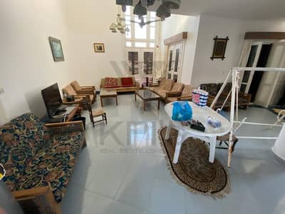 Detached villa for sale with a direct sea view; fully finished to ultra-super-lux standards. Immediate delivery, available at half price. Excellent si