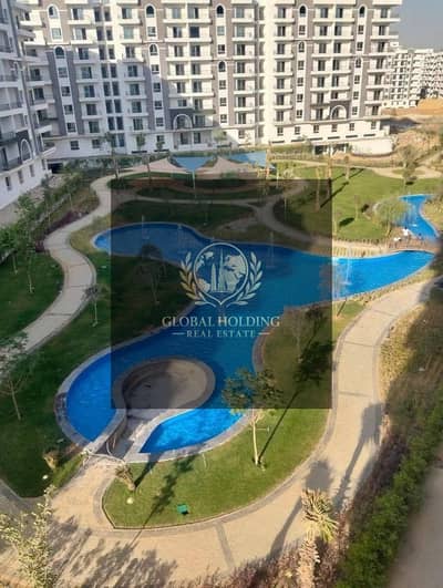 شقة   متشطبة جاهزة للسكن و المعاينة و متاح تقسيط يصل الي 10 سنوات بــ كمبوند Blue Vert بجوار فندق الماسة .
