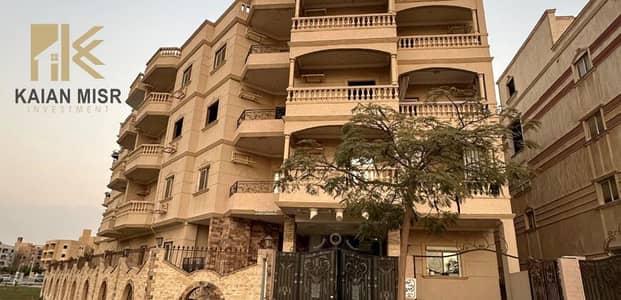 شقه مميزه 187م امامي بحري بأفضل المناطق بمدينه الشروق بالقرب من طريق الحريه