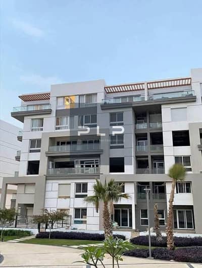 Fully finished townhouse for sale with air conditioning in Hyde Park, Fifth Settlement, near the American University in Cairo. Flexible payment option