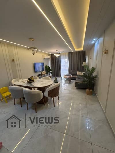 شقة 160م + 40م حديقة للايجار بالمطبخ و التكييفات ماونتن فيو اى سيتي Mountain view i city