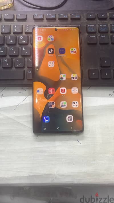 بيع عشان شاشته مكسوره والجهاز بحاله جيده جدا