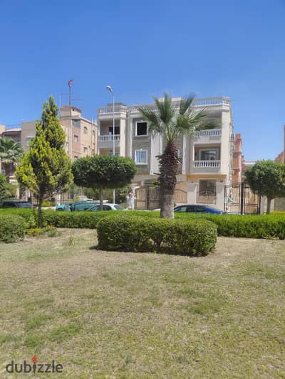 شقة روف قانونى فيو مفتوح على أكبر لاند سكيب بالمجاورة 160م وتراس 20م بحرى صريح 3 غرف 2 حمام اسانسير بالحى السابع أرقي أحياء زايد تانى نمرة من الحكمة