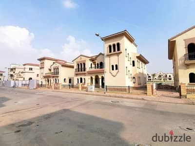 فيلا للبيع ستاندالون 850م الرحاب هيلز لوكيشن رائع فيوجاردن بدون تشطيب داخلي 6نوم 6حمام بالقرب من نادي الرحاب