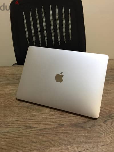 MacBook pro 13-inch 8/256 | ماك بوك برو m1
