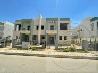فيلا توين هاوس للبيع في مدينتي  نموذج  J مودرن بموقع استراتيجي جدًا بالقرب من الفودكورت وعلى بُعد خطوات من المركز الطبي وساوث بارك.