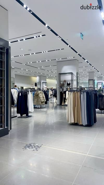 Retail shop for sale with immediate delivery, currently rented to a women's clothing brand in The Yard, ready for immediate inspection, directly at Ga