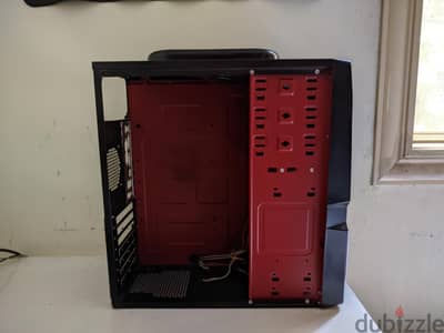 كيسة كمبيوتر ATX أسود في أحمر بحالة جيدة