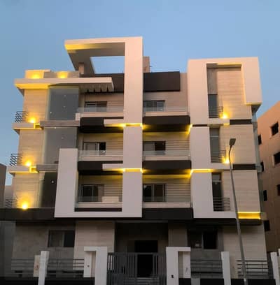 Distinct apartment with immediate delivery, super luxe finishing, in the best location in Al-Andalus