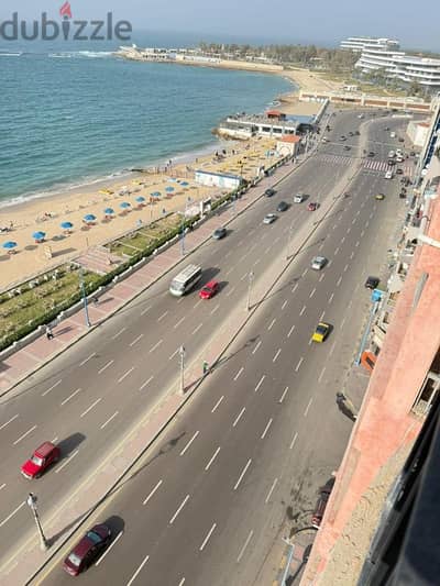 شقة ١٣٠ متر بالمندرة بانوراما كاملة علي البحر