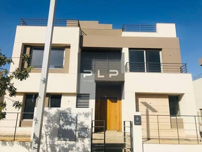 تاون هاوس جاهز للاستلام بموقع مميز للبيع في بالم هيلز التجمع  Palm Hills New Cairo