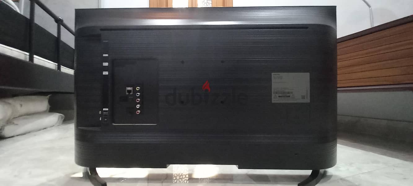 SAMSUNG SMART 32 INCH TV (NO BOX) 1