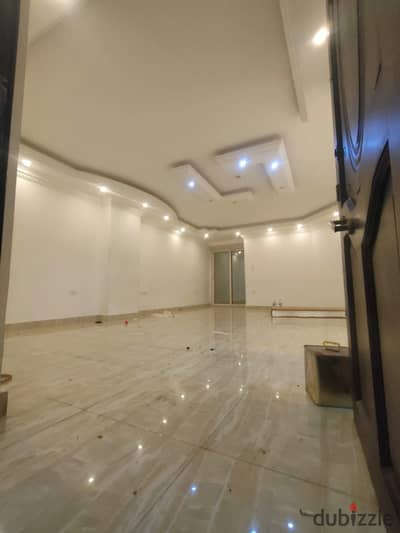 Apartment for rent, 180 sqm, high-end finish, including a kitchen, located in Zahraa El Maadi, 8th Sector.